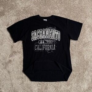 GILDAN HEAVY COTTON Y2K STYLE "SACRAMENTO" GRAPHIC TEE